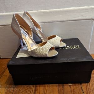 Like-new Bagley Mischka Scalloped Satin Heels Size 6